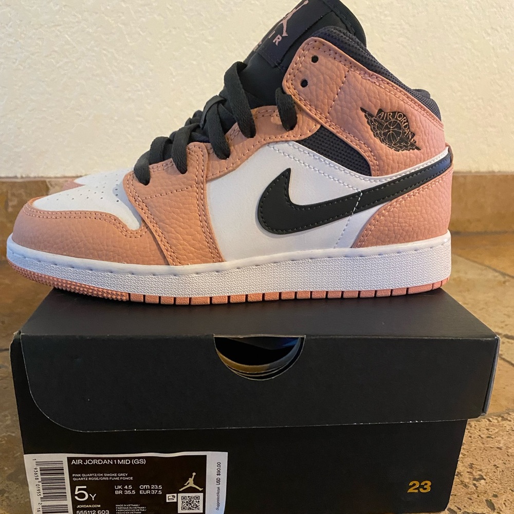 Air Jordan 1 mid